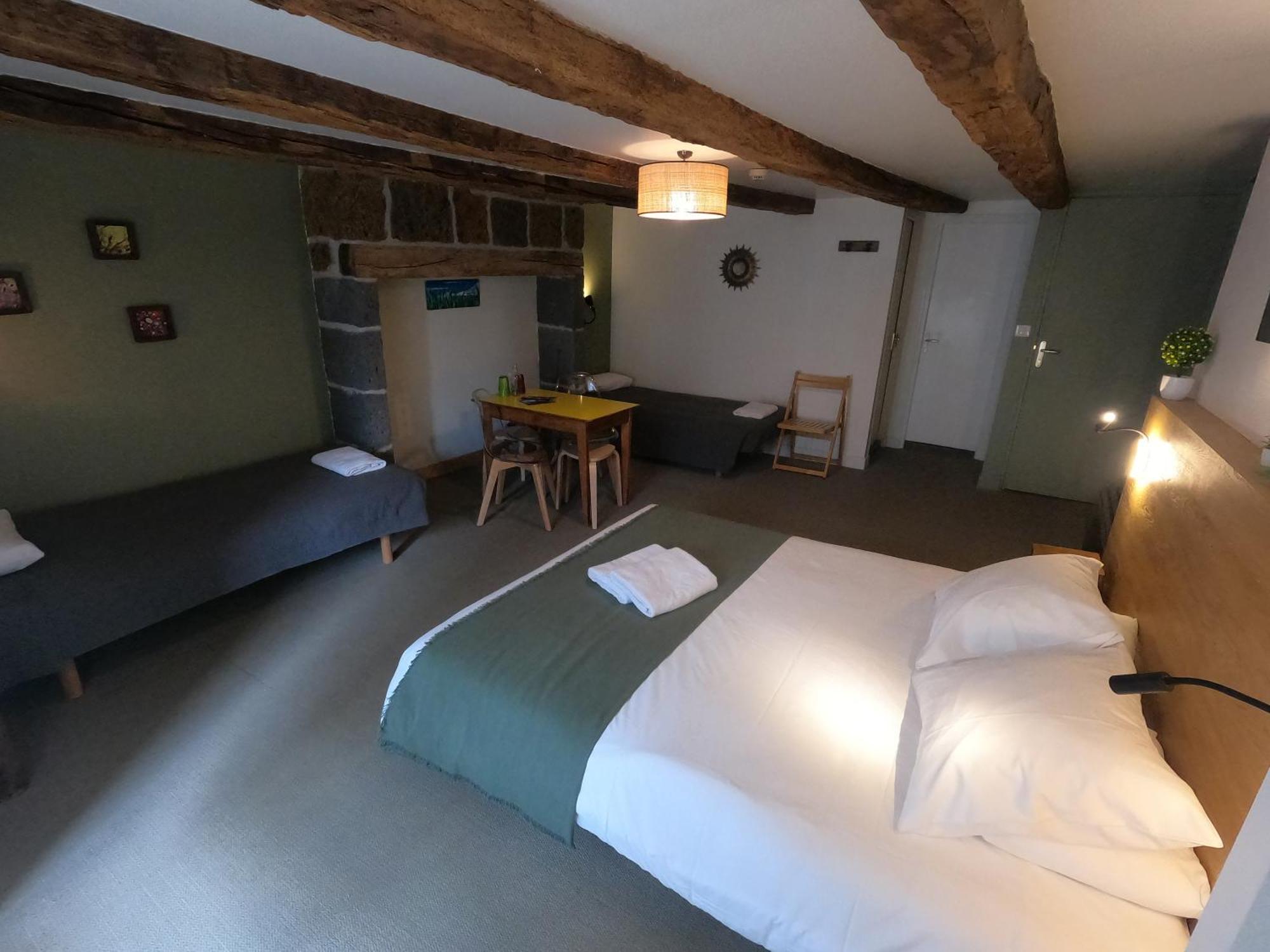 La Maison - Hotel & Gite Лагиол Екстериор снимка