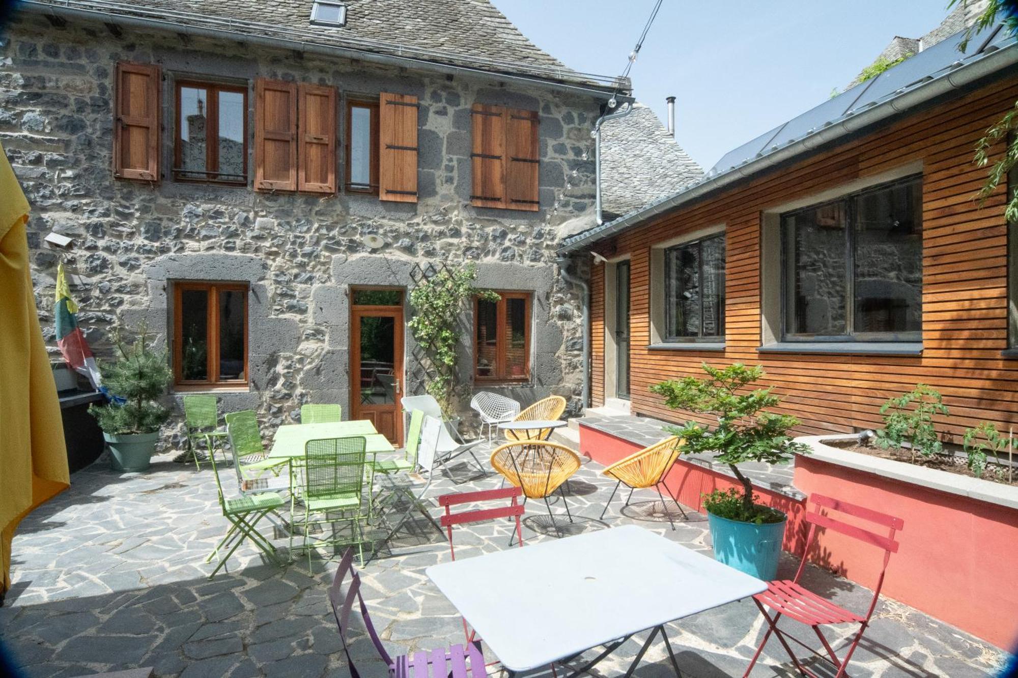 La Maison - Hotel & Gite Лагиол Екстериор снимка